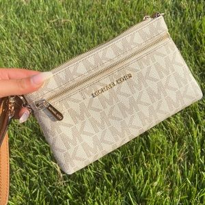 Micheal Kors Wristlet
